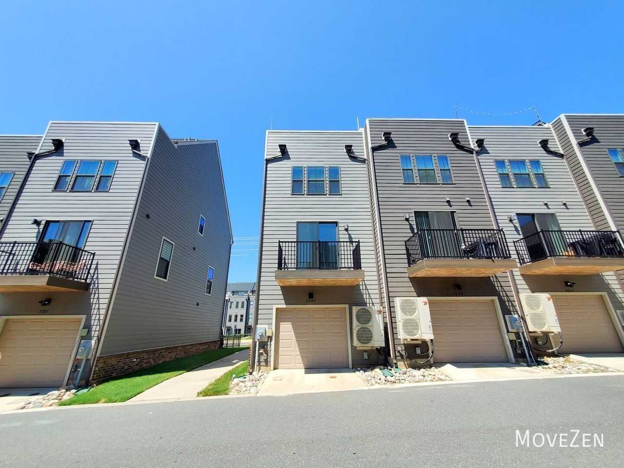 3645 S Tryon St - Photo 4 of 50