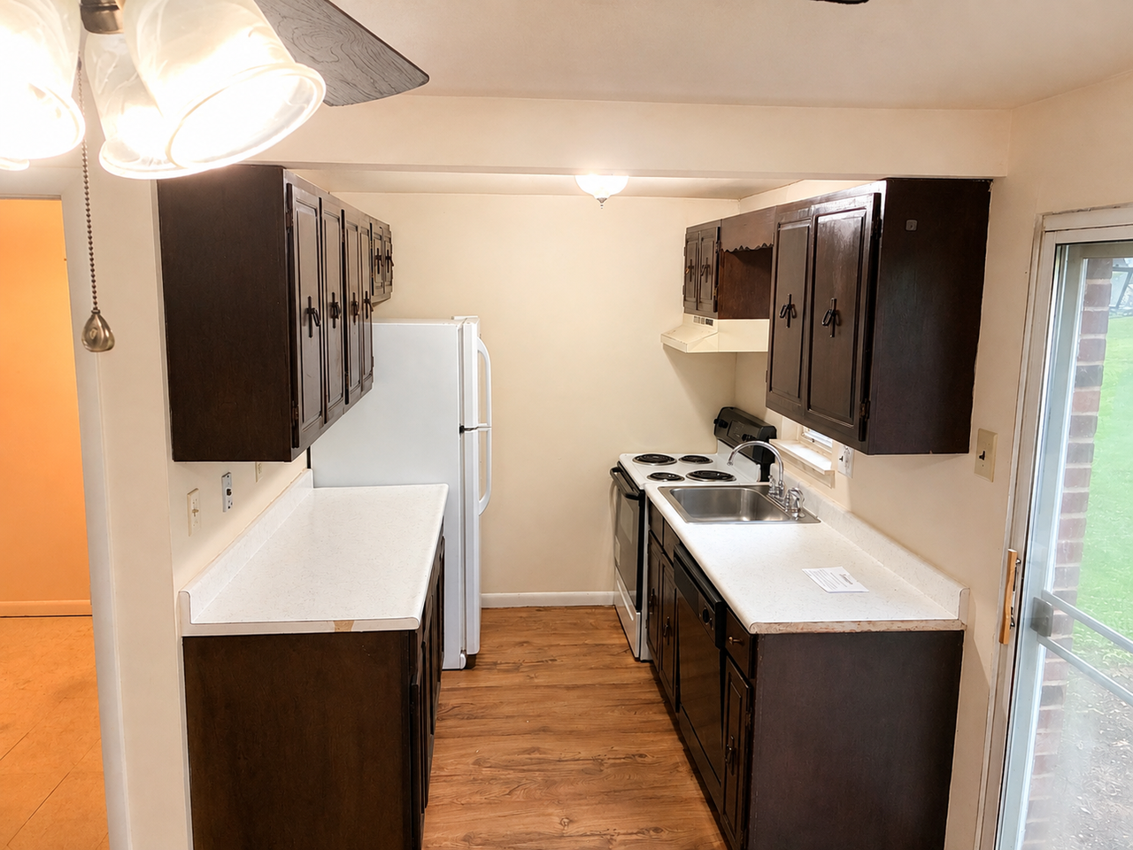 160 Ashford Dr - Photo 4 of 8