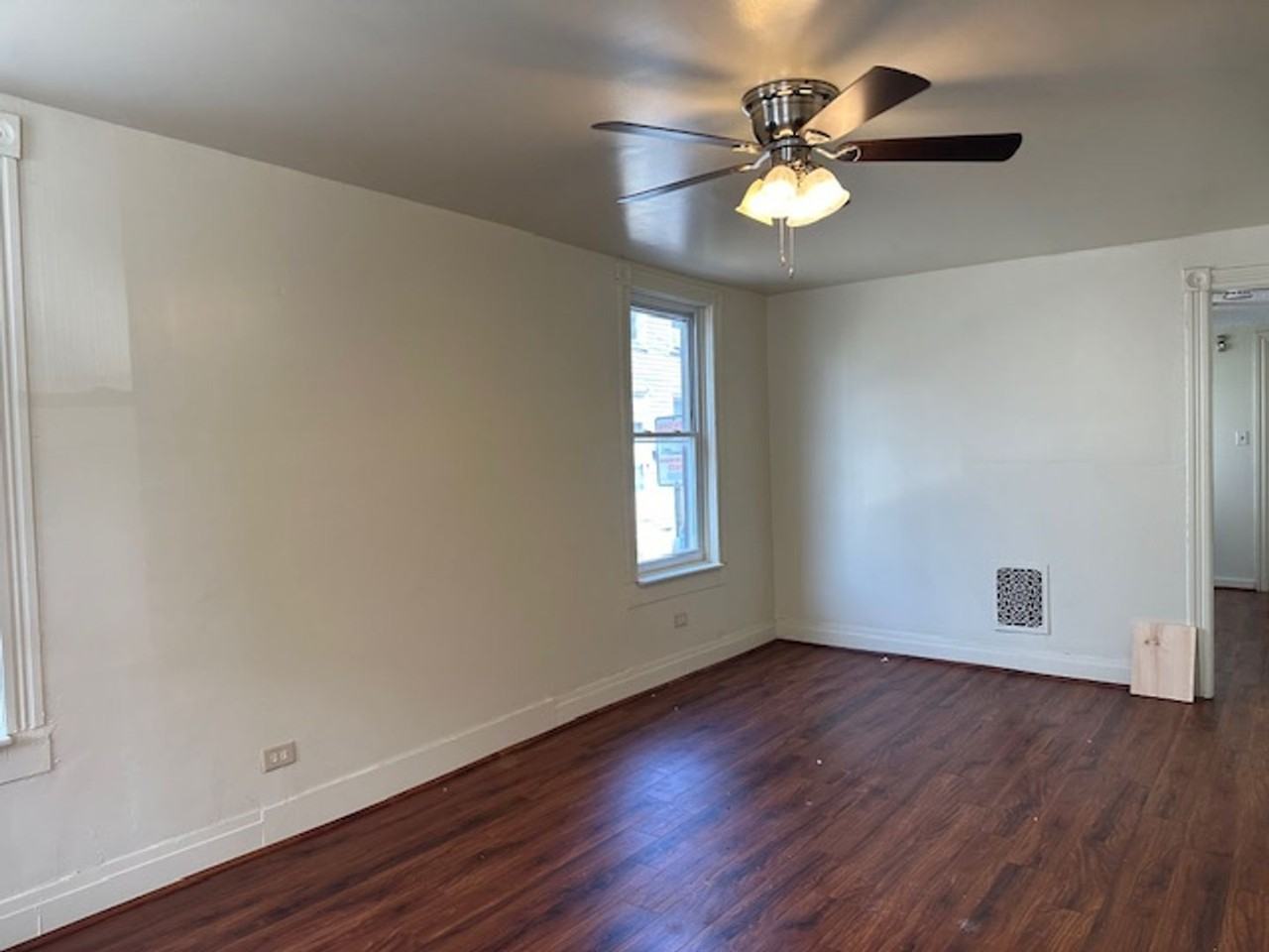 921 Lehman St - Photo 2 of 18