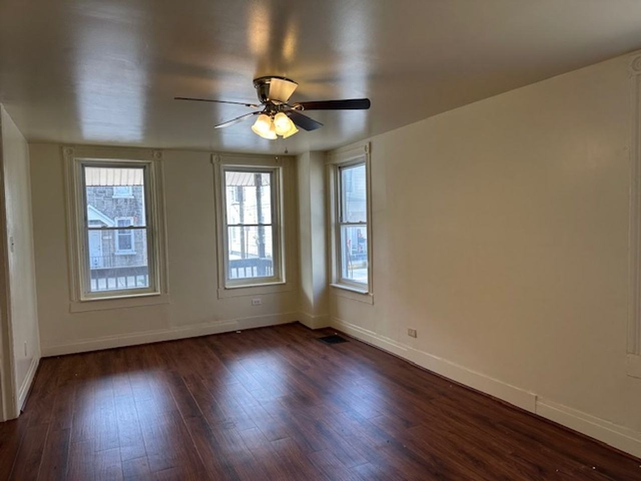 921 Lehman St - Photo 3 of 18