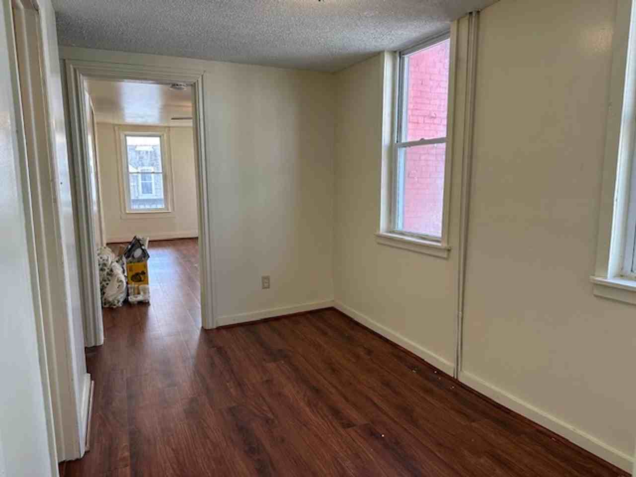 921 Lehman St - Photo 4 of 18