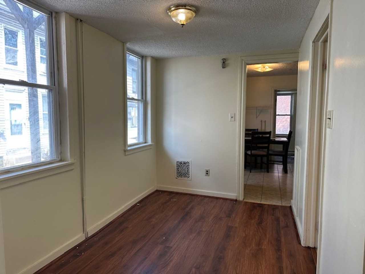 921 Lehman St - Photo 5 of 18