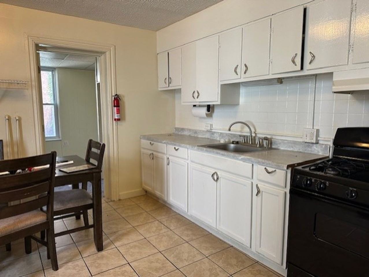 921 Lehman St - Photo 6 of 18