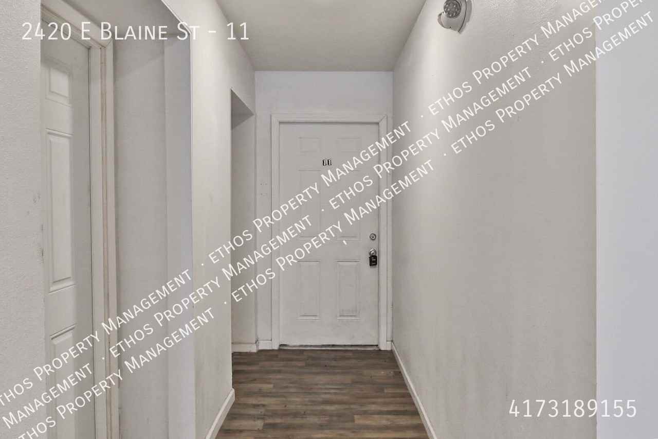 2420 E Blaine St #11 - Photo 3 of 16