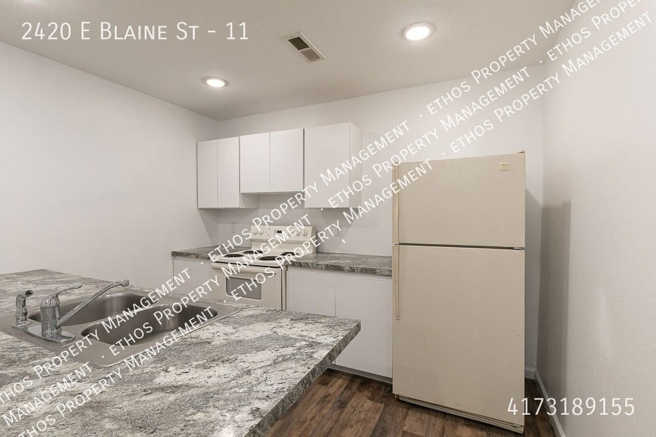 2420 E Blaine St #11 - Photo 5 of 16