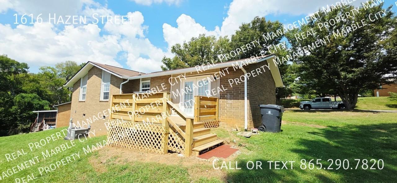 1616 Hazen St - Photo 4 of 31