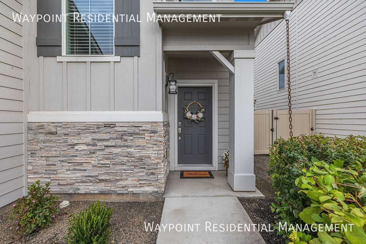 2123 N Bing Ave - Photo 3 of 45