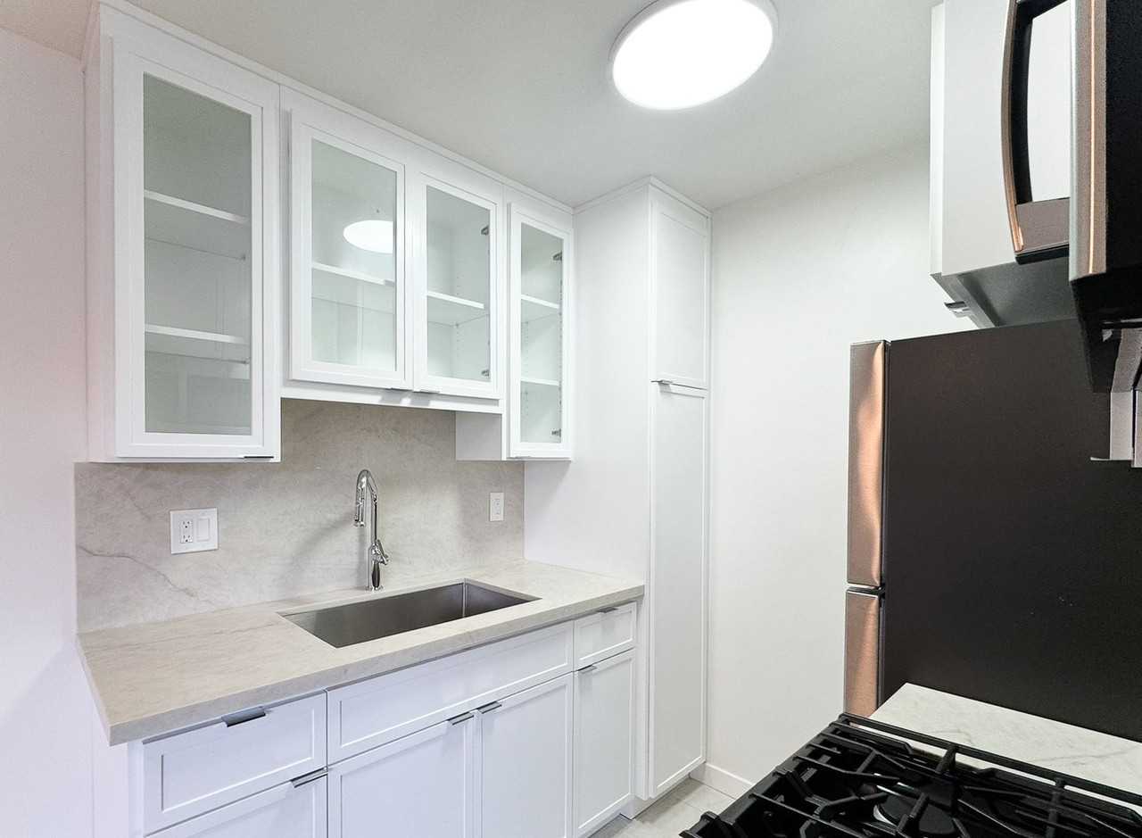 418 Rose Ave #4 - Photo 2 of 13