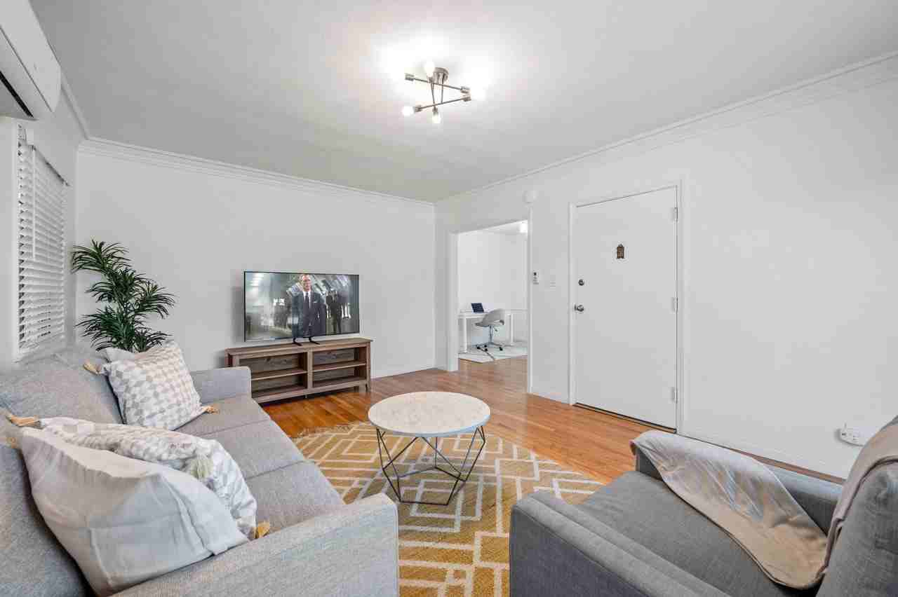 1429 S Curson Ave - Photo 2 of 31