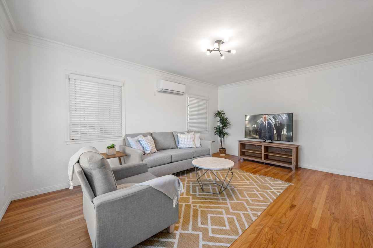 1429 S Curson Ave - Photo 3 of 31