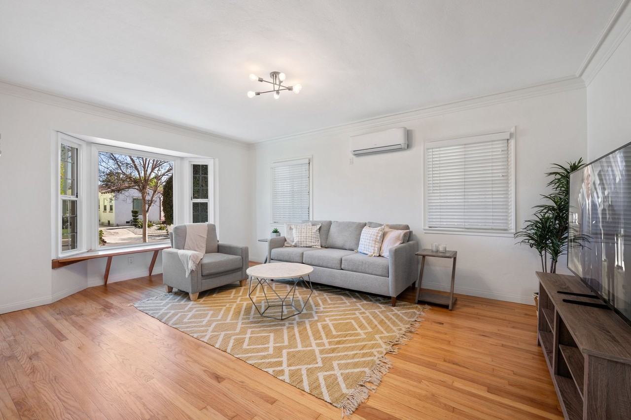 1429 S Curson Ave - Photo 4 of 31