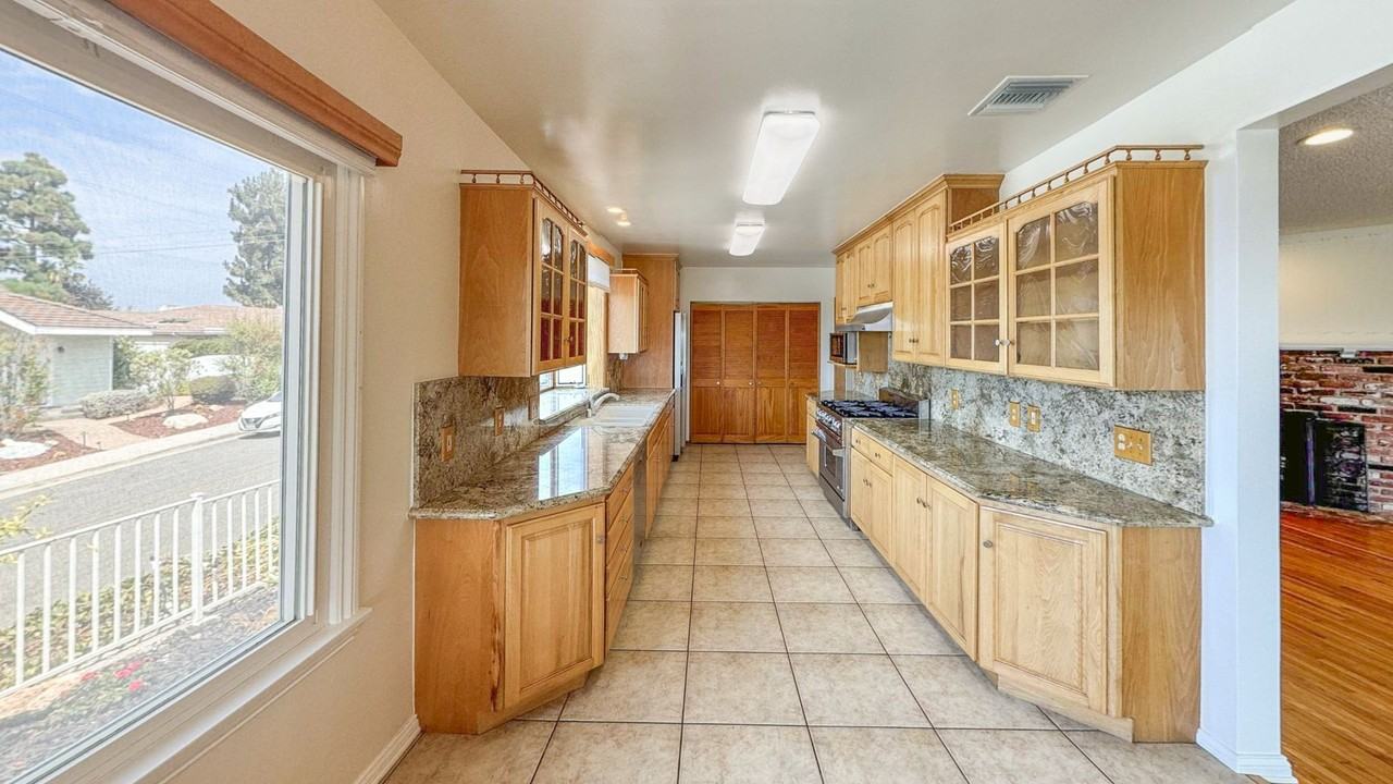 5913 Hill Rd - Photo 2 of 29