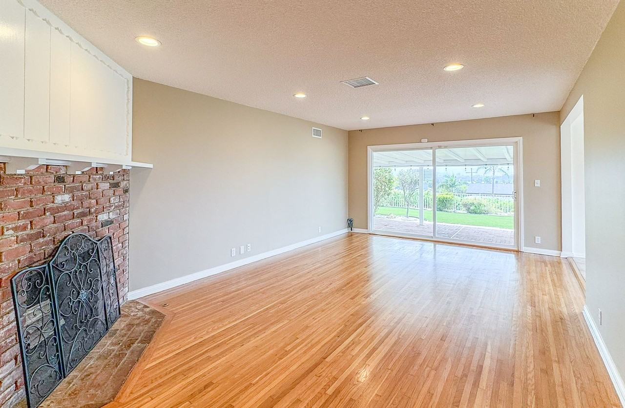 5913 Hill Rd - Photo 3 of 29