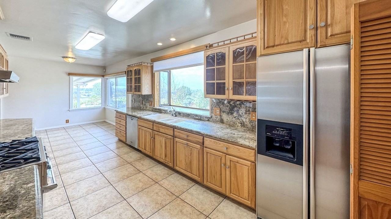 5913 Hill Rd - Photo 5 of 29