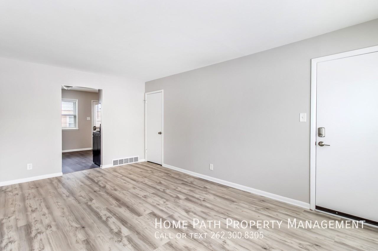 147 S Grand Ave #3 - Photo 2 of 14