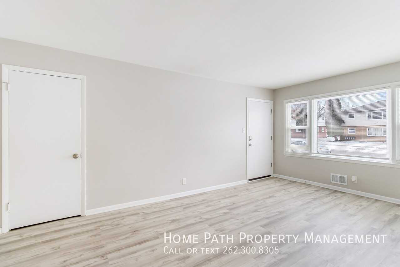 147 S Grand Ave #3 - Photo 3 of 14