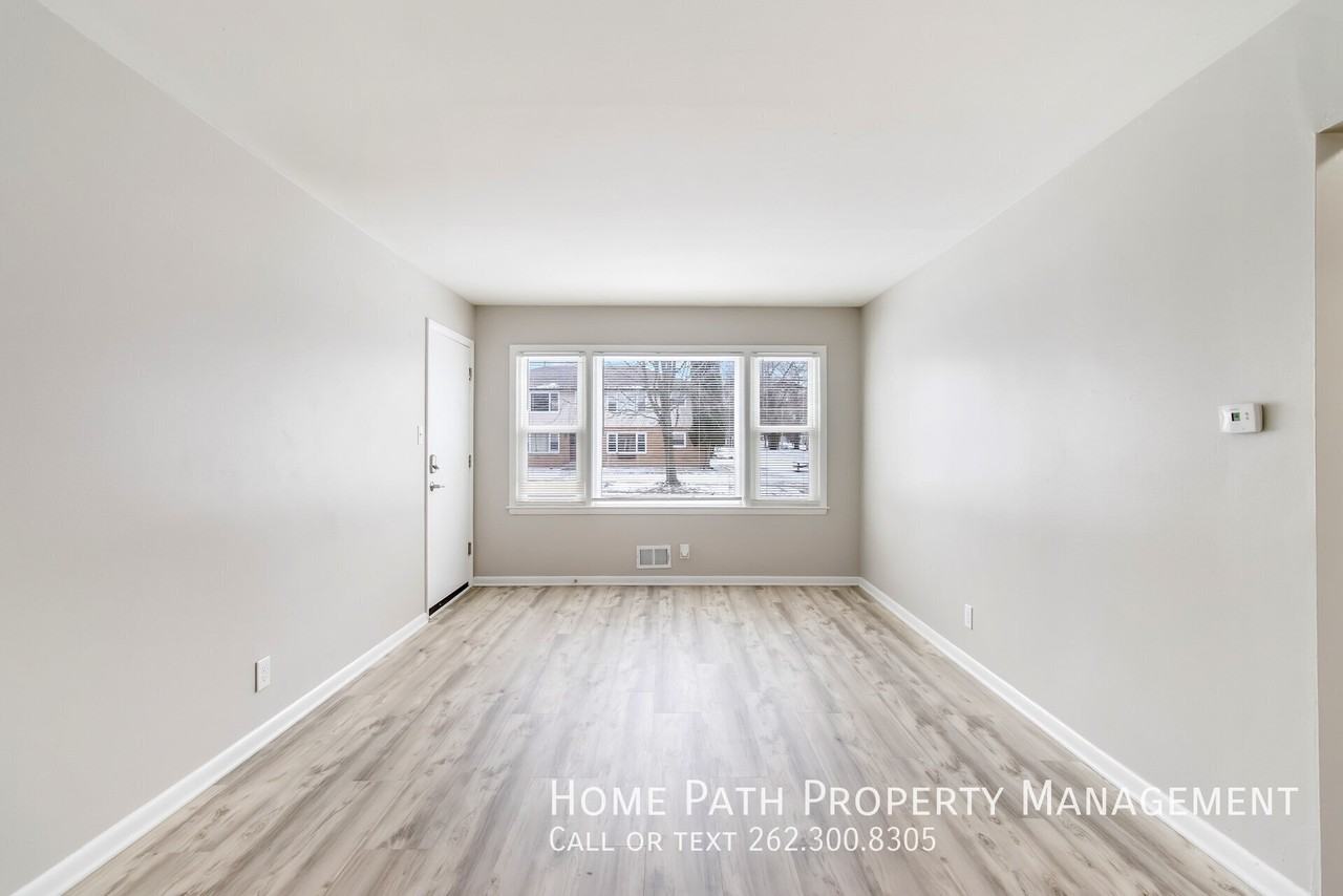 147 S Grand Ave #3 - Photo 4 of 14