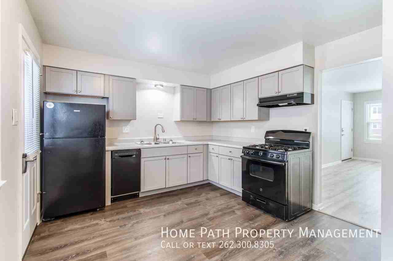 147 S Grand Ave #3 - Photo 6 of 14