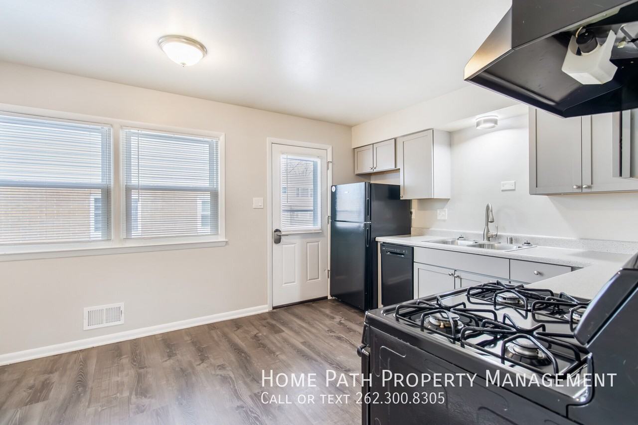 147 S Grand Ave #3 - Photo 7 of 14