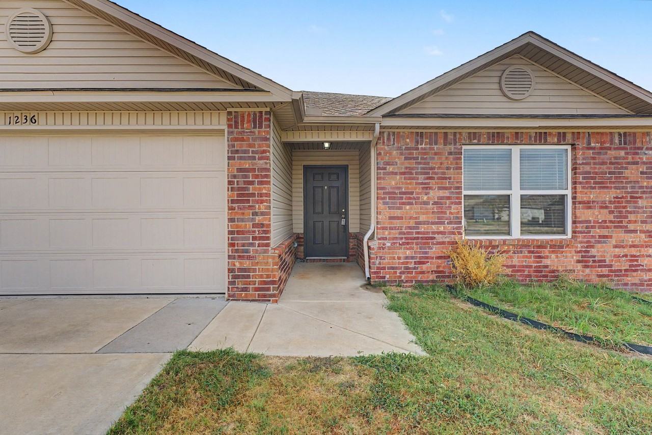 1236 S Nighthawk Ln - Photo 2 of 21