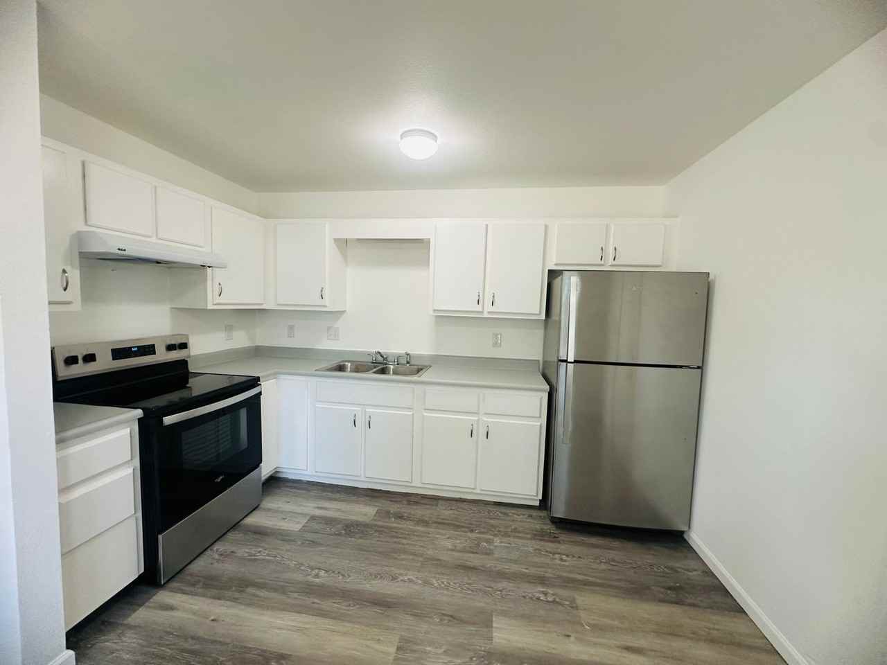 746 Edgemont Ave - Photo 6 of 26