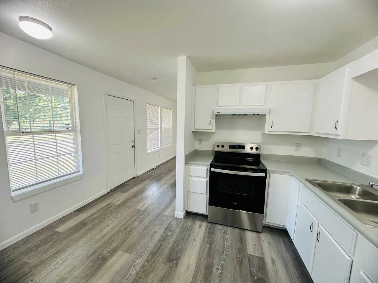 746 Edgemont Ave - Photo 7 of 26