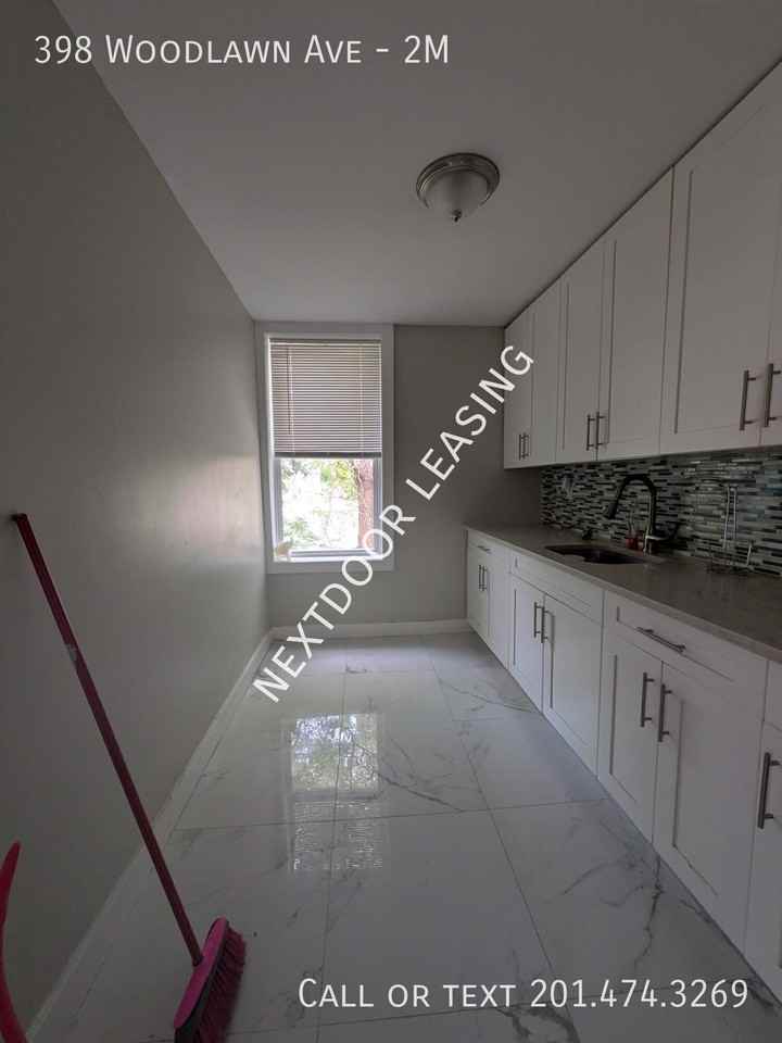 398 Woodlawn Ave #2M - Photo 2 of 10