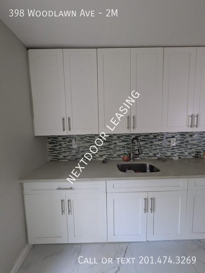 398 Woodlawn Ave #2M - Photo 3 of 10