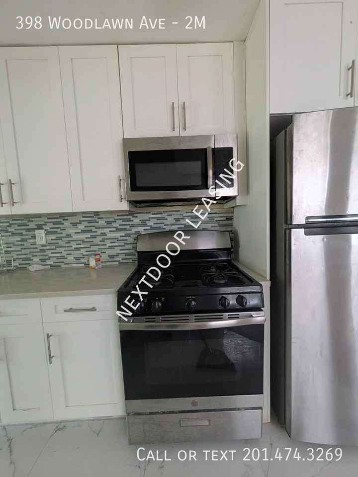 398 Woodlawn Ave #2M - Photo 4 of 10