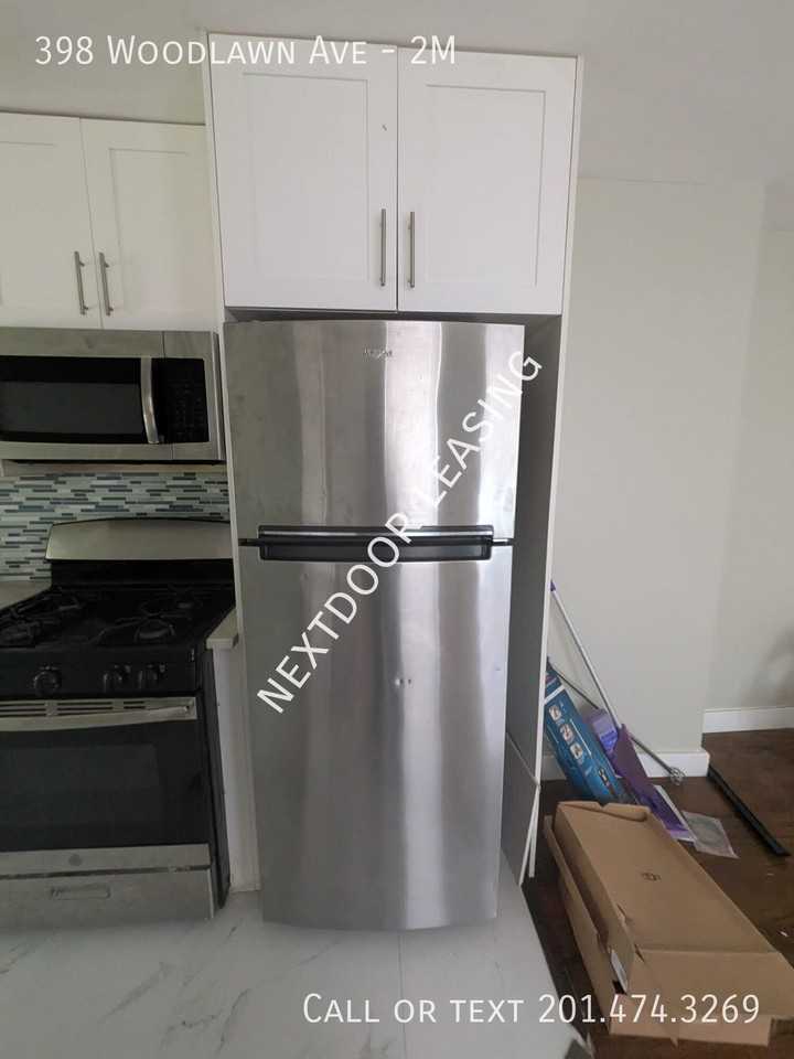 398 Woodlawn Ave #2M - Photo 5 of 10