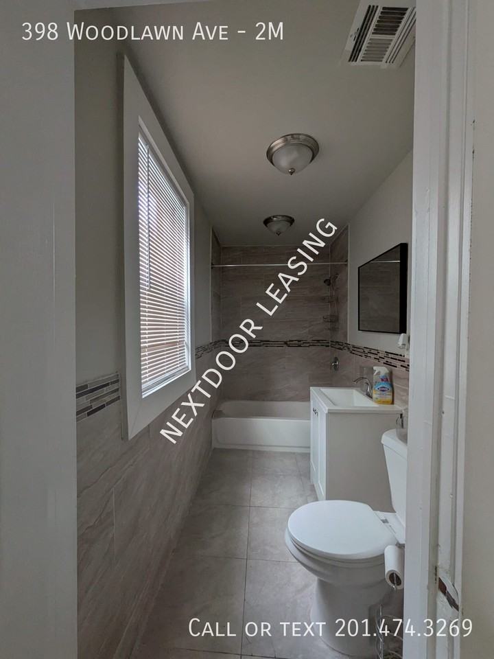 398 Woodlawn Ave #2M - Photo 6 of 10
