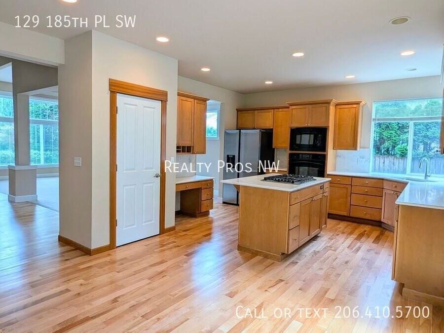 129 185th Pl Sw - Photo 4 of 34
