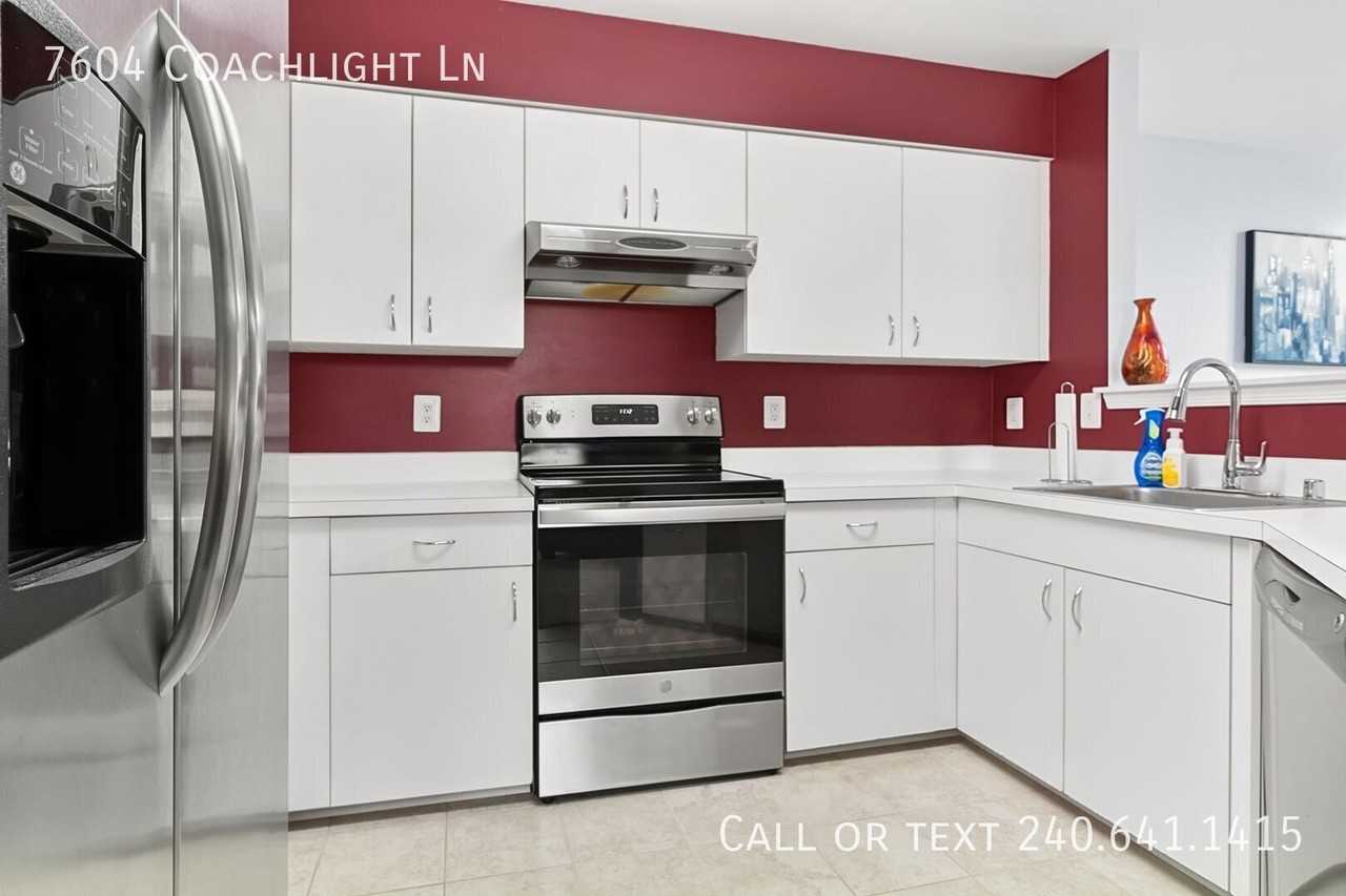 7604 Coachlight Ln - Photo 5 of 14
