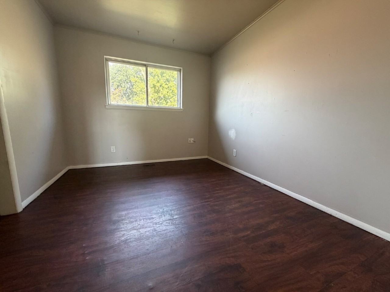 2402 S Hickory Ave - Photo 3 of 11