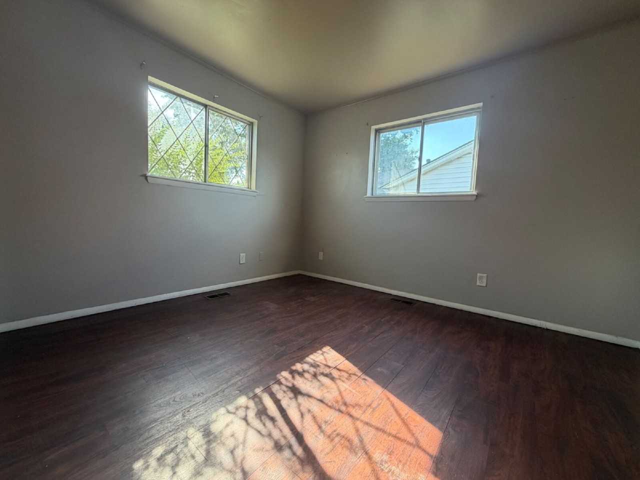 2402 S Hickory Ave - Photo 5 of 11