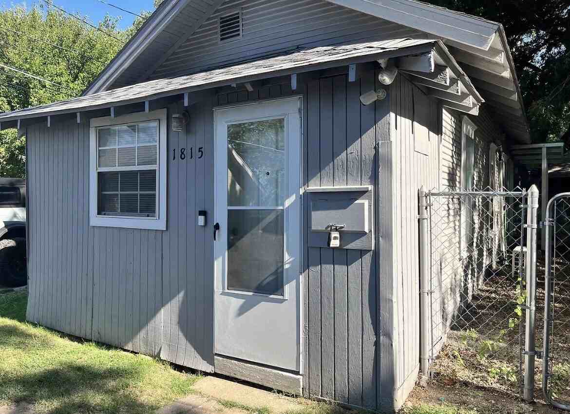 1815 E 4th Pl - Photo 2 of 6