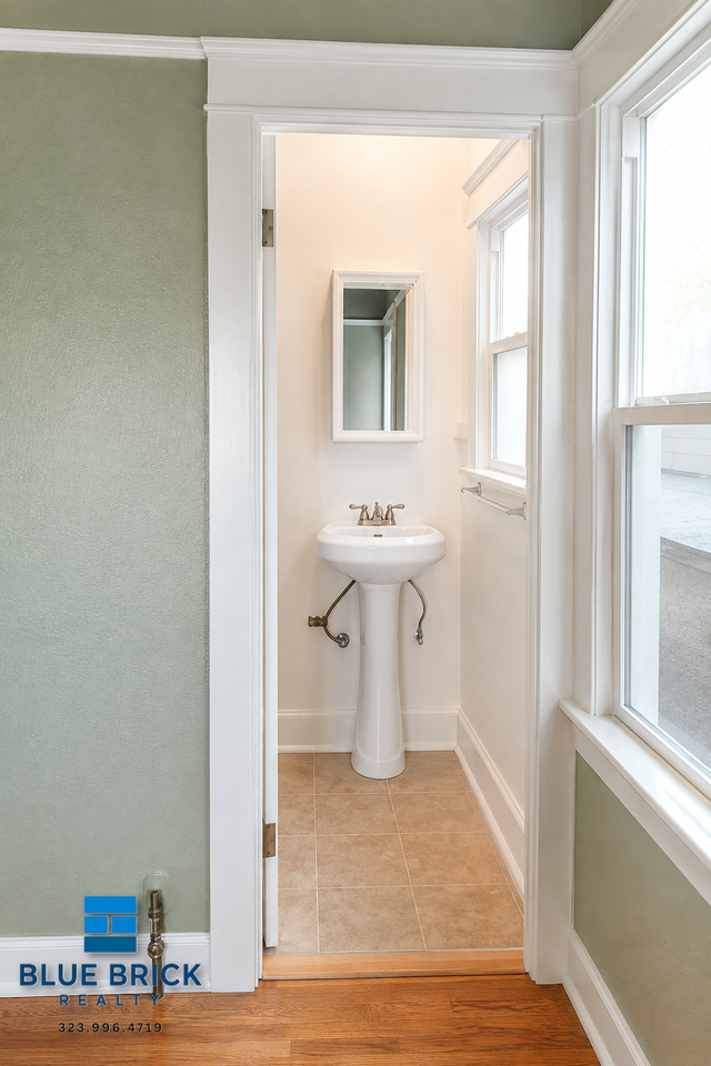 3232 S Central Ave #5 - Photo 3 of 8