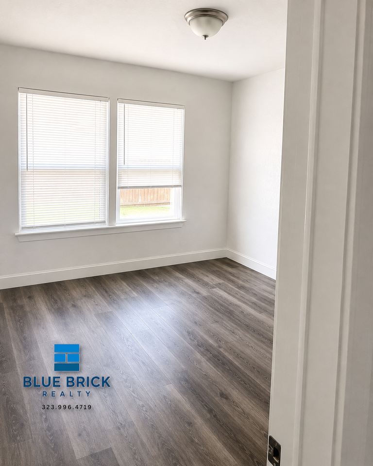 6121 10th Ave - Photo 3 of 8
