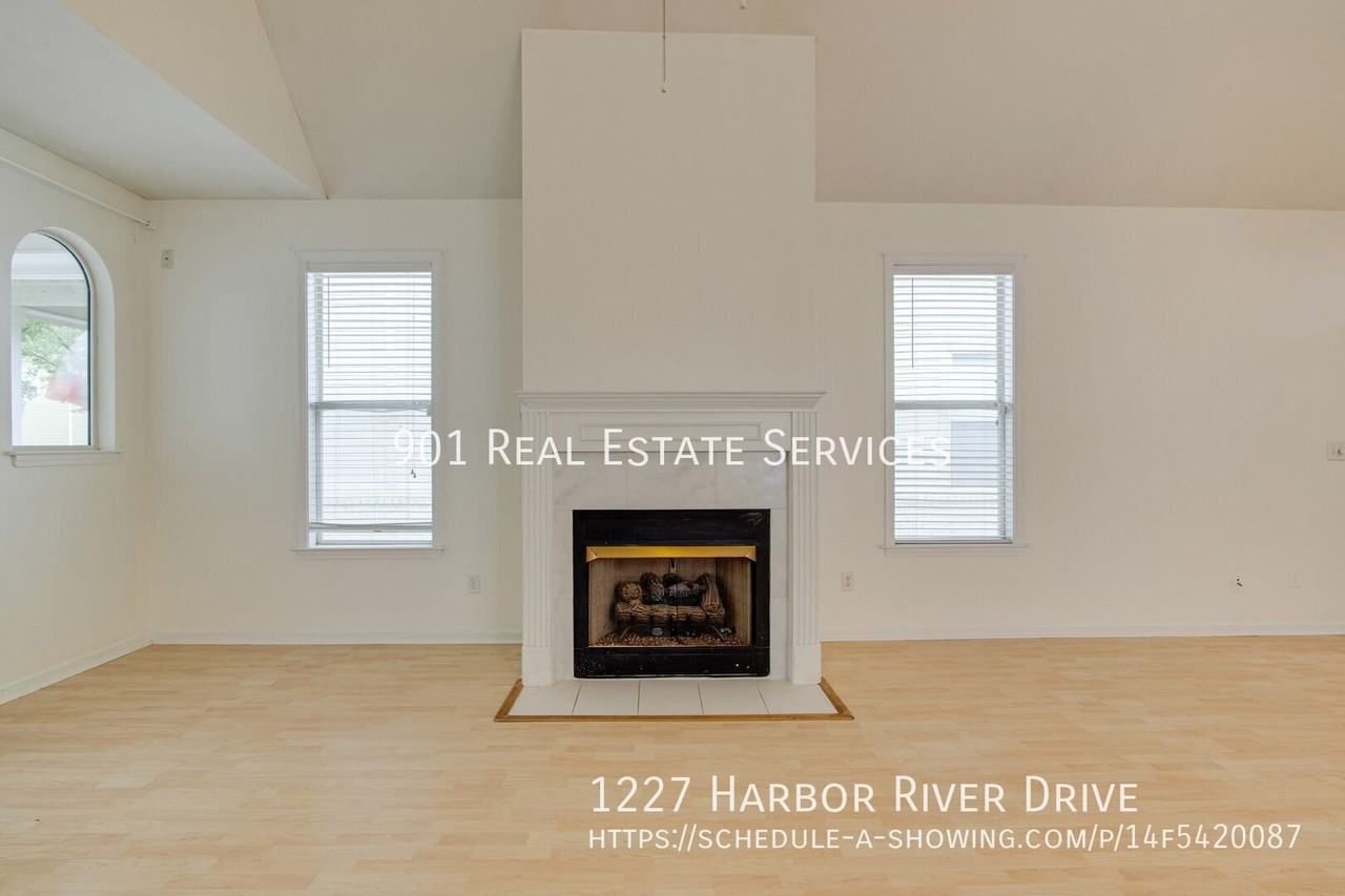 1227 Harbor River Dr - Photo 5 of 25