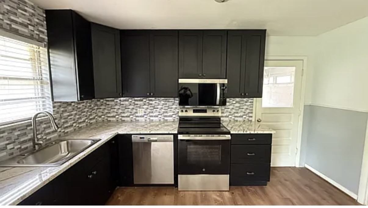 1606 Azalea Dr #NA - Photo 3 of 15