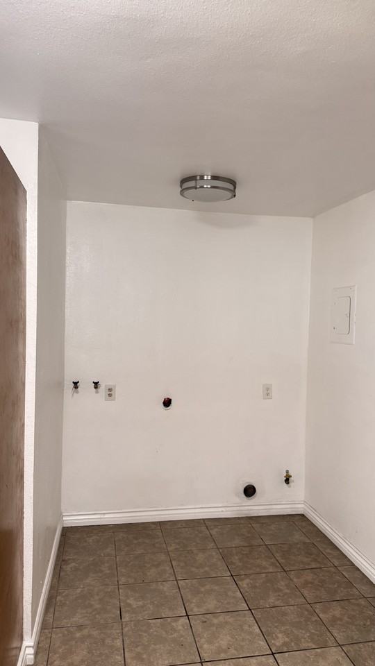 322 1/2 W 105th St #NA - Photo 3 of 9