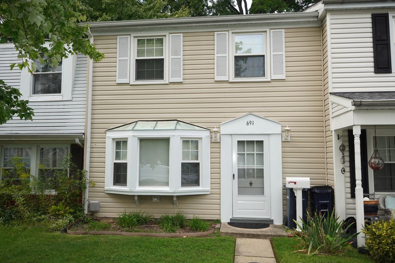 691 Towne Center Dr #691 - Photo 2 of 23