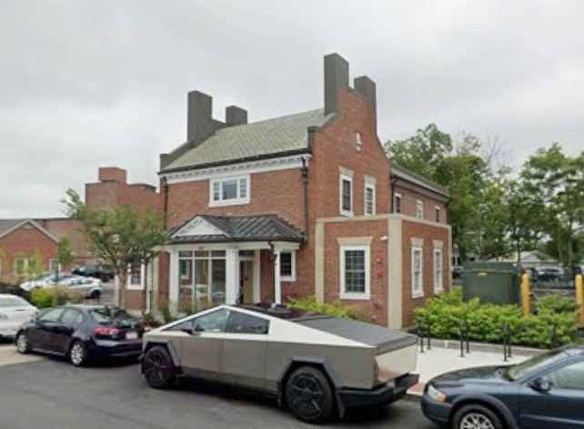 400 Washington St #201