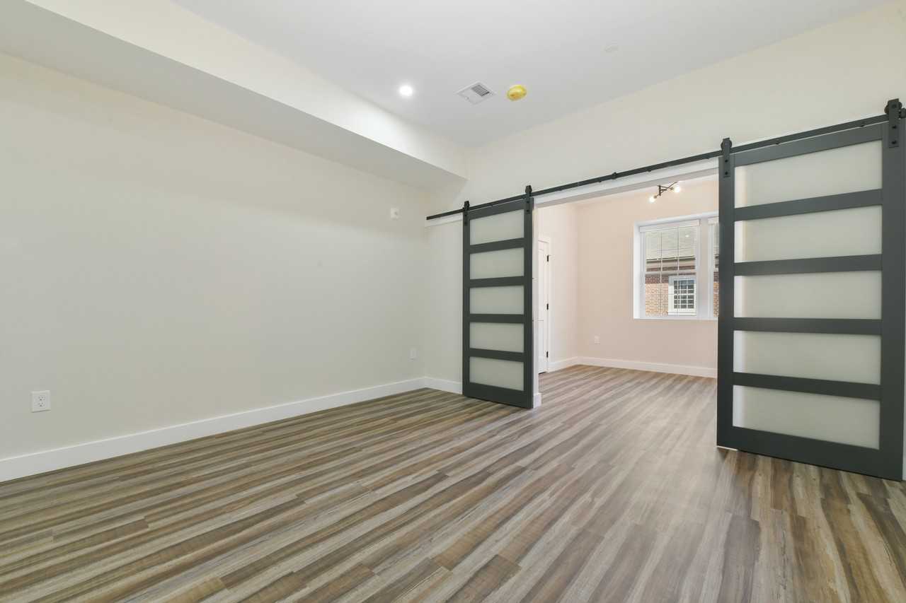 400 Washington St #201 - Photo 3 of 16