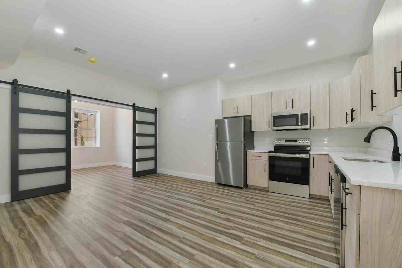 400 Washington St #201 - Photo 4 of 16