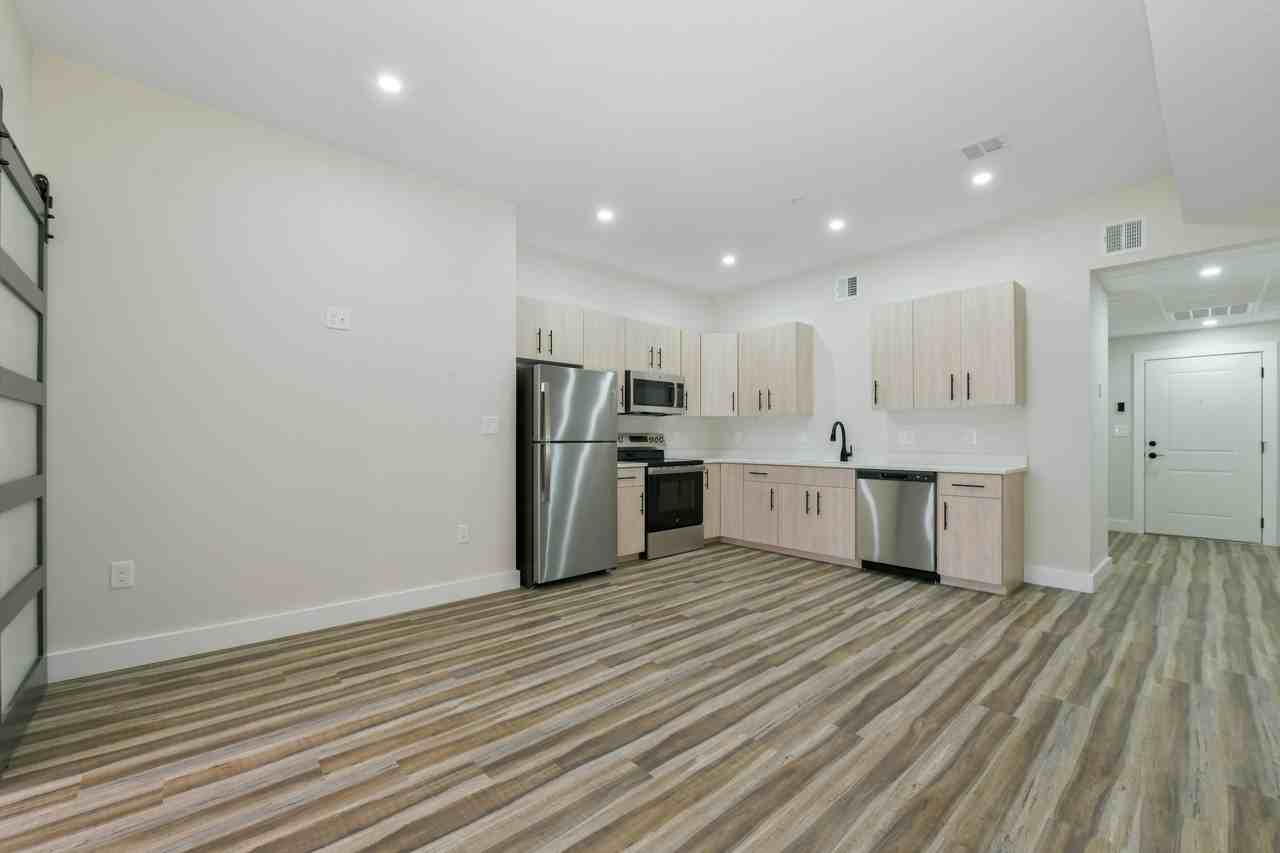 400 Washington St #201 - Photo 6 of 16