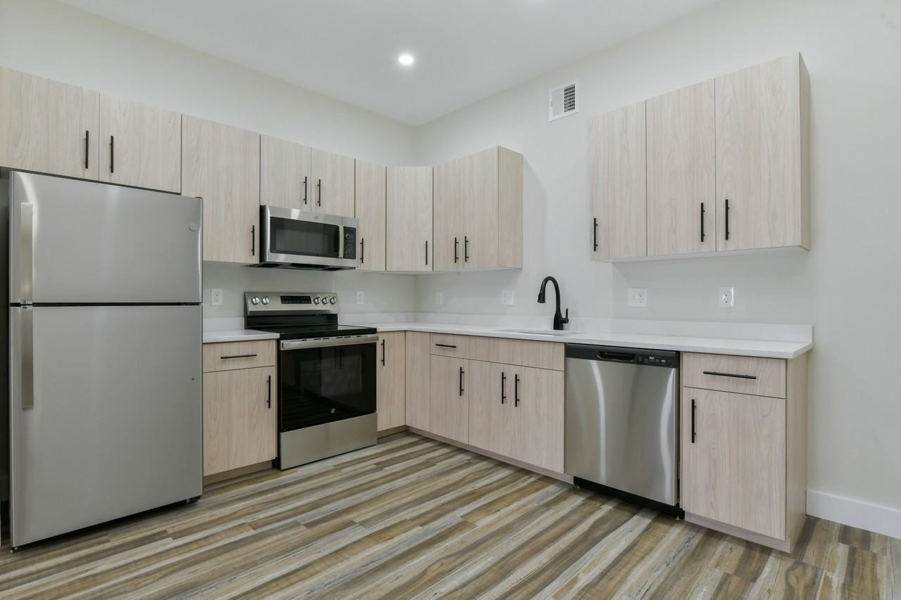 400 Washington St #201 - Photo 7 of 16