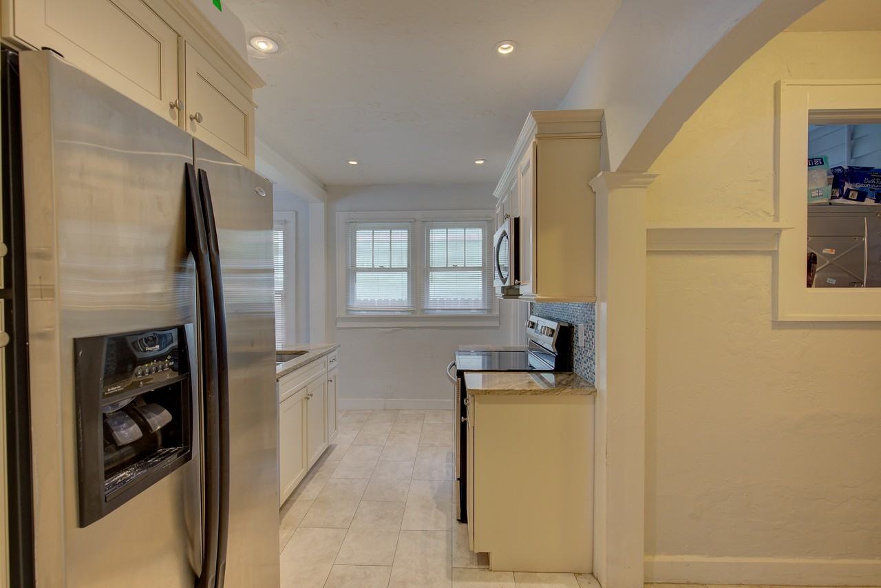 981 9th Ave S #NA - Photo 4 of 24