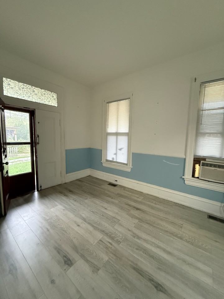 25 Washington Ave #B - Photo 2 of 8