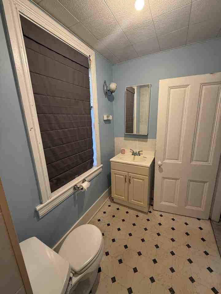 25 Washington Ave #B - Photo 6 of 8